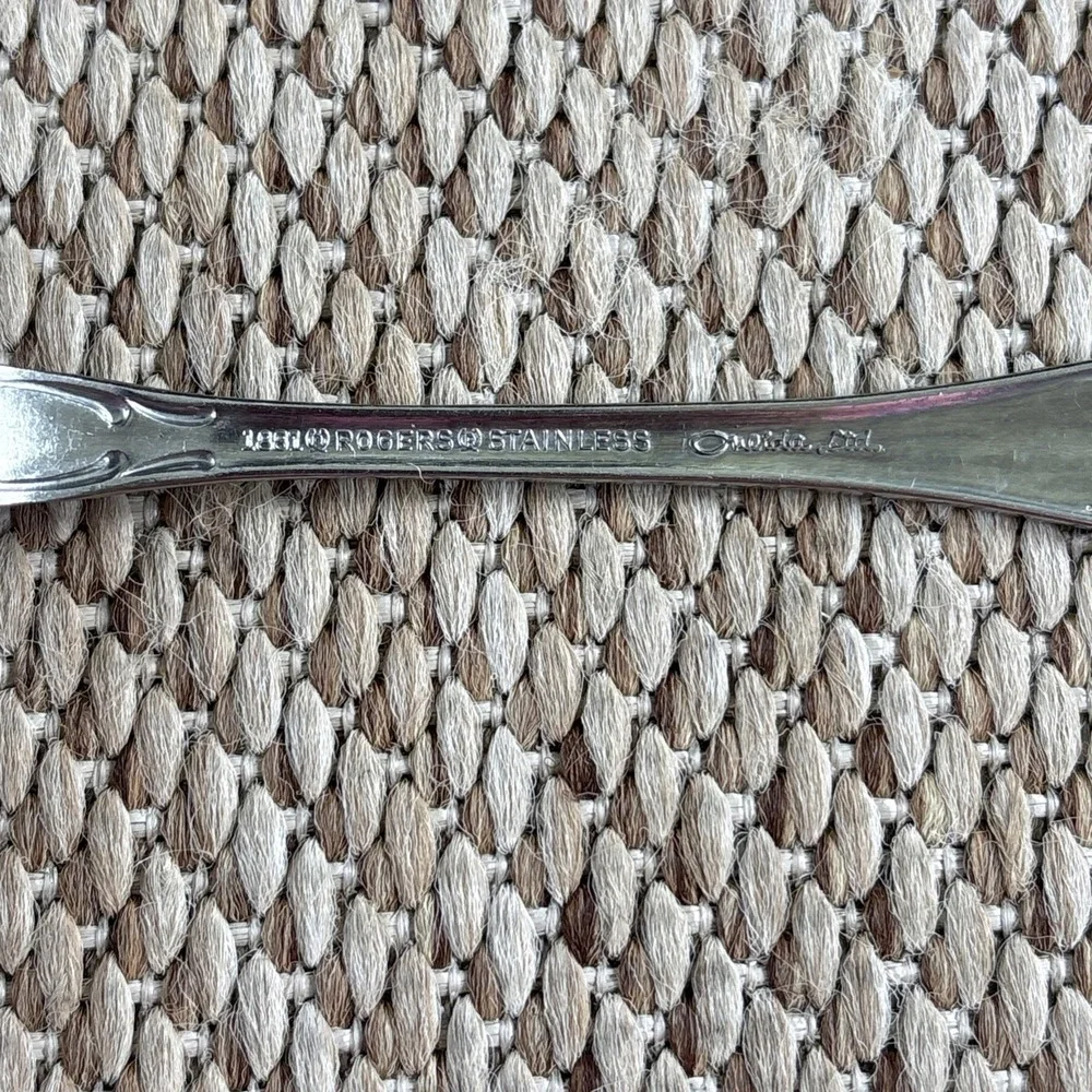 Oneida  Arbor True Rose Dinner Fork 7 1/4